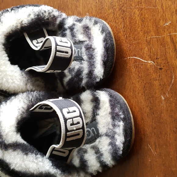 Ugg Zebra Fur Girls Sandal - Picture 8 of 13